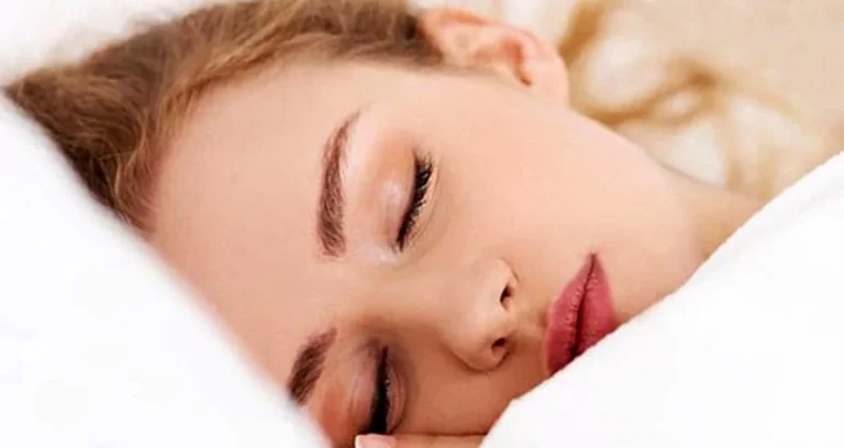 با آرایش به‌رخت‌خواب نروید اگر سلامت پوست شما مهم است؟