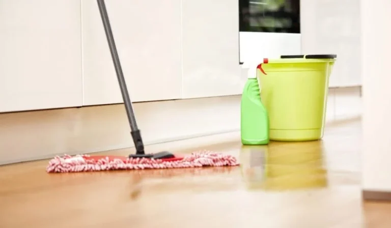 چگونه قیر را از روی سرامیک پاک کنیم