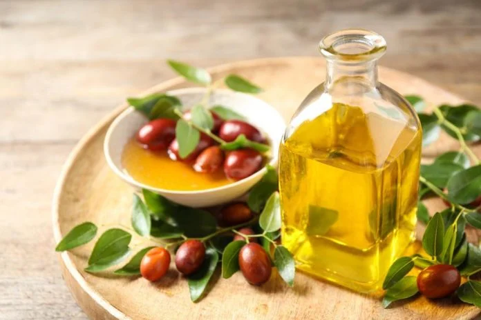 Properties of jojoba oil for facial skin