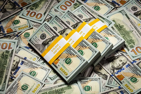 عبور قیمت دلار آمریکا از 107 هزار تومان