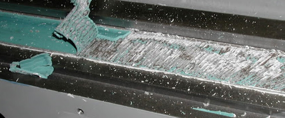 اهمیت تورسیت در جلوگیری از ورود براده و آلودگی به محور دستگاه CNC