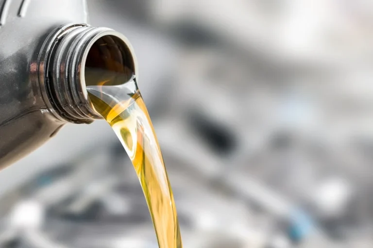 چرا فشار روغن موتور کاهش پیدا می‌کند؟ نقش فیلتر روغن در رفع مشکل
